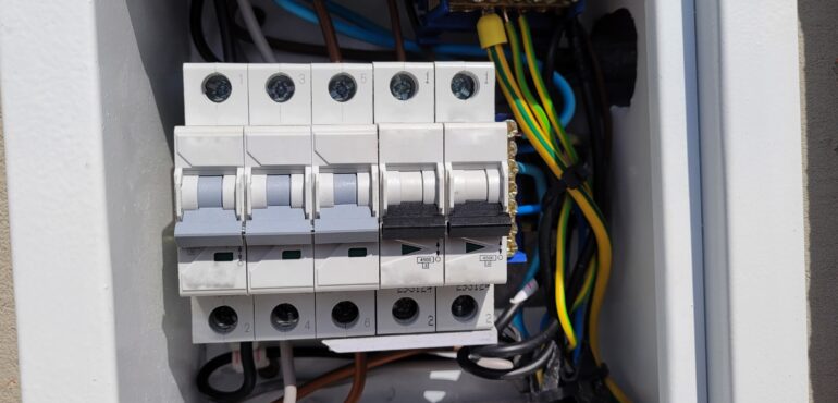 Low Voltage Wire and Regular Wire