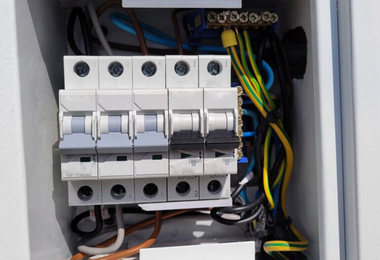 Low Voltage Wire and Regular Wire